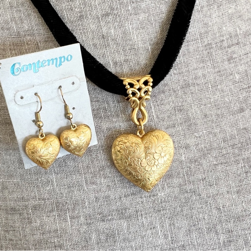Contempo Vintage Velvet Choker Gold Floral Heart Pendant Necklace Earrings Set